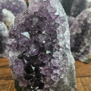 Amethist staand A+ kwaliteit 630gr nr. A26