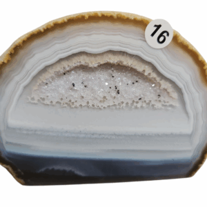 Agaat met Amethist staand nr 16