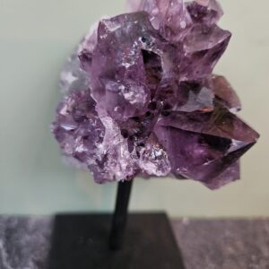 Amethist op standaard, 12-15CM nr. A9
