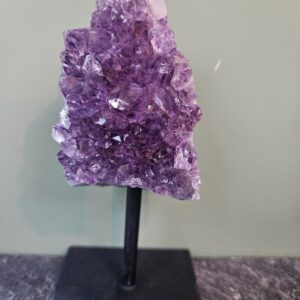Amethist op standaard, 12-15CM nr. A28