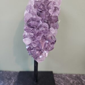 Amethist op standaard, 12-15CM nr. A24