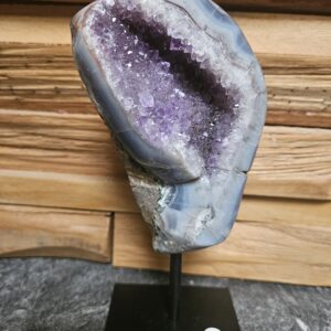 Agaat met Amethist op standaard nr. 82