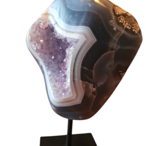 Agaat met Amethist op standaard nr. 83