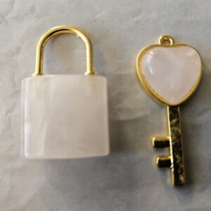 RozenKwarts slot met sleutel hanger