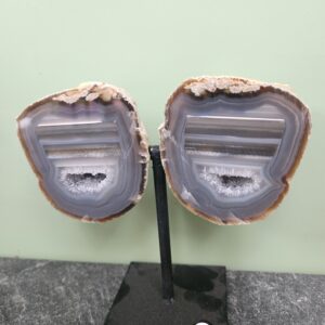 Agaat Geode Vlinder op Standaard – Twee Natuurlijke Geodehelften NR. 38
